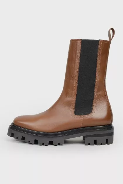 Brown Chelsea on a black sole with a tag