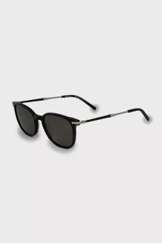 wayfarer sunglasses with tag