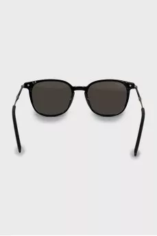 wayfarer sunglasses with tag