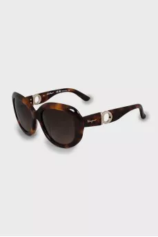 Brown sunglasses with decoration on the temples