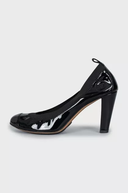 Leather shoes with textile upper