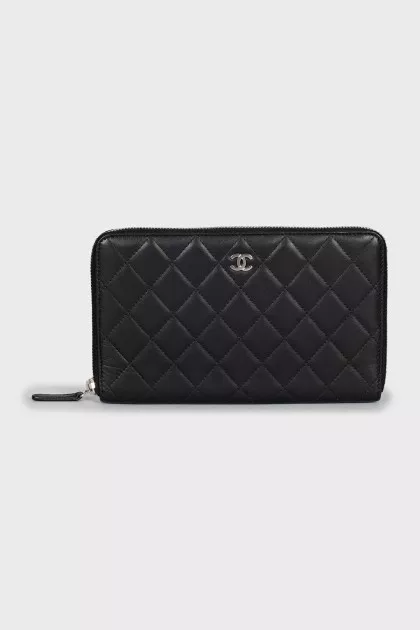 Leather wallet with logo