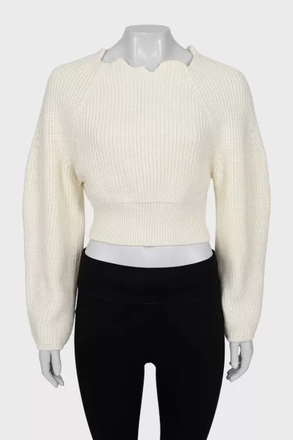 Knitted sweater with a figured collar