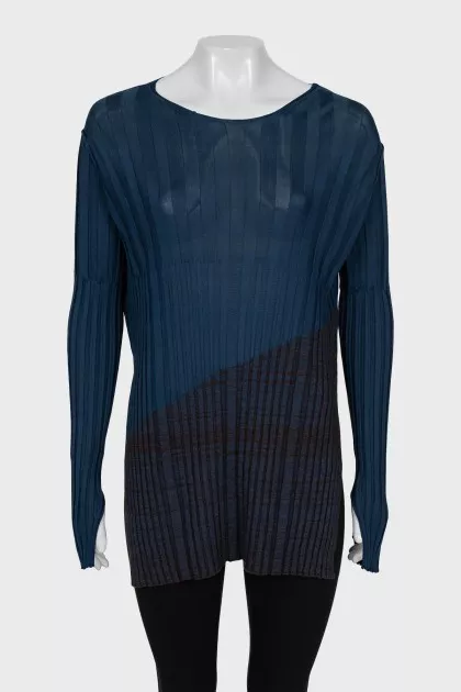 Long sleeve with slits