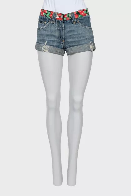 Denim shorts with printed belt