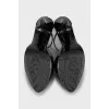 Open toe patent leather shoes