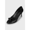 Leather pumps with decor