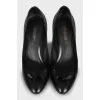 Leather pumps with decor
