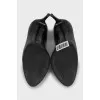 Leather pumps with decor