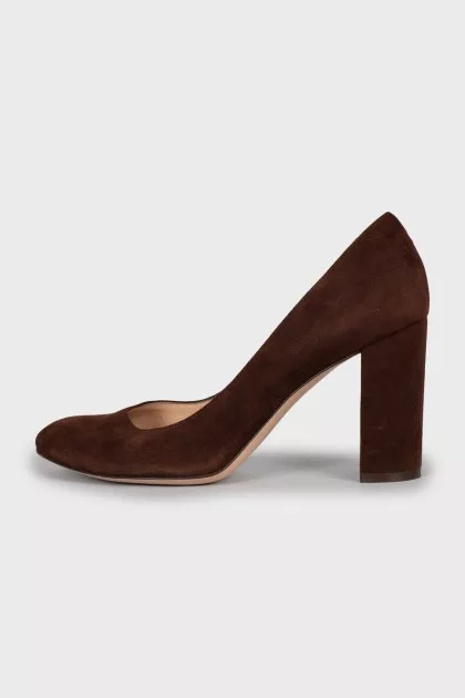 Round toe shoes