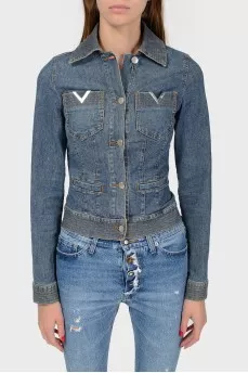 A fitted jeans jacket with a decorative line