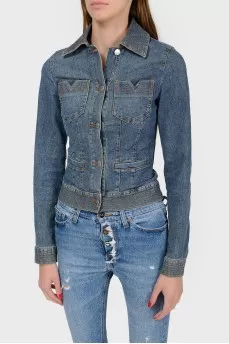 A fitted jeans jacket with a decorative line