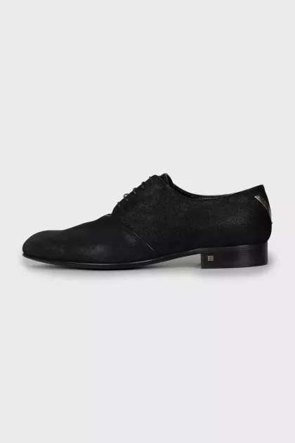 Muscle shoes with metal decor