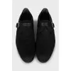 Men's shoes with embossed strap