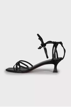Leather sandals with narrow straps