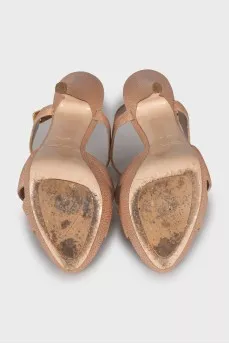 Leather sandals with heels