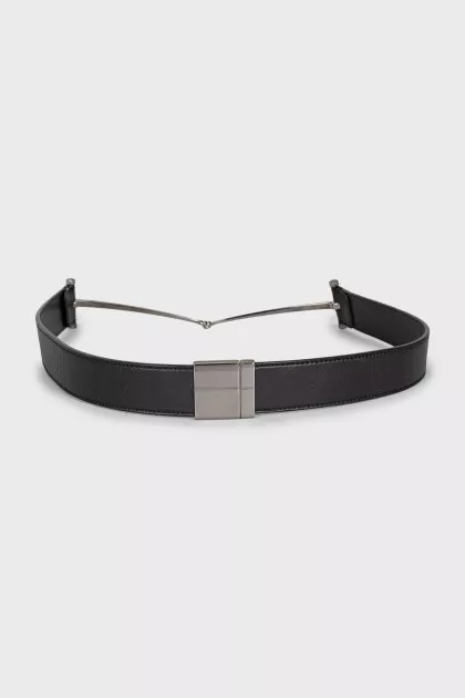 Leather belt with metal detail