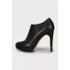 Leather ankle boots with zipper