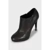 Leather ankle boots with zipper