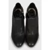 Leather ankle boots with zipper