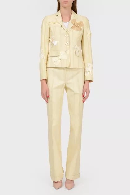 Fitted suit with textile bows