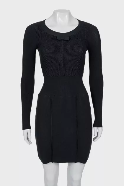 Fitted dress with long sleeves