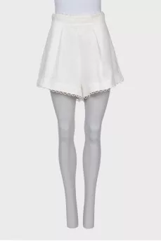 Linen shorts with shaped trim