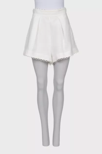 Linen shorts with shaped trim