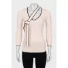 Tight pullover with ties
