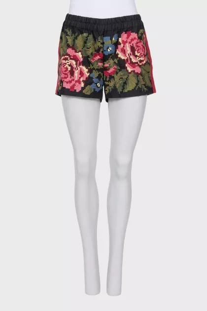 Linen shorts with floral embroidery