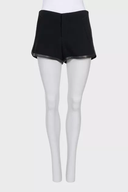 Shorts with leather trim