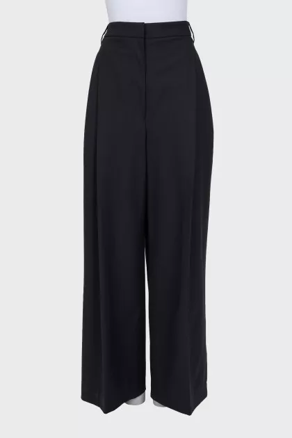 Wide black trousers