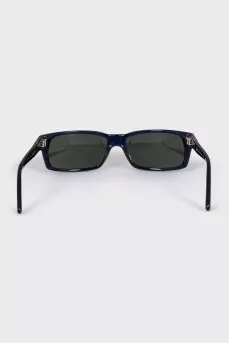 Sunglasses with blue frame