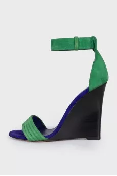 Suede sandals with relief stripes