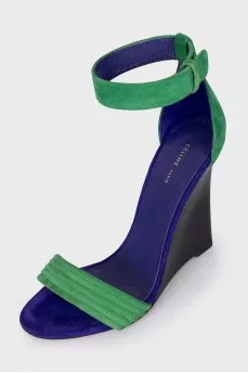 Suede sandals with relief stripes