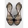 Patent leather sandals with textile bow