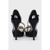 Patent leather sandals with textile bow
