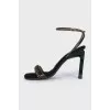 Leather sandals with beads