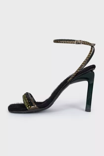 Leather sandals with beads