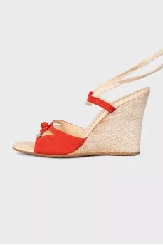 Красные босоножки на шнуровке