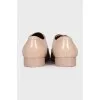 Beige shoes with almond toe