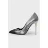 Stile leather shoes with sequins
