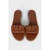 Leather flip flops with brand logo