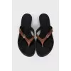 Leather flip flops with print
