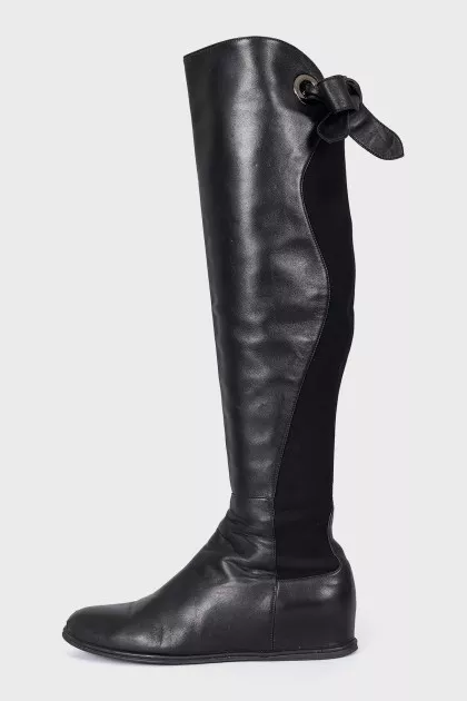 Leather boots with textile insert