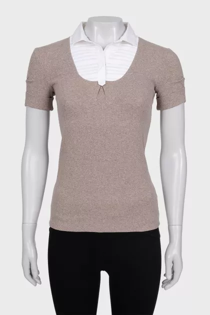 T-shirt with white collar