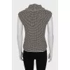 Knitted sleeveless turtleneck