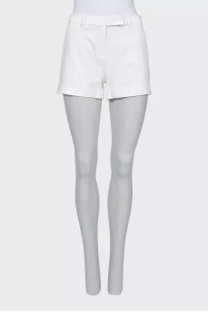 Short shorts with pockets