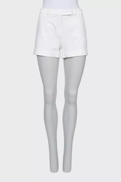 Short shorts with pockets