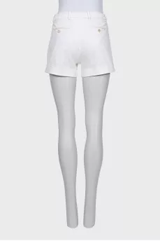 Short shorts with pockets